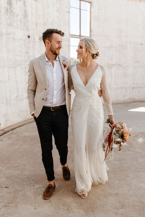 Casual Wedding Men Outfit, Civil Wedding Groom Outfit, Mens Groomsmen Outfits, Summer Wedding Groom Attire, Boho Bride And Groom, Casual Wedding Suit, Casual Wedding Outfit, Grooms Outfit, Casual Groom Attire