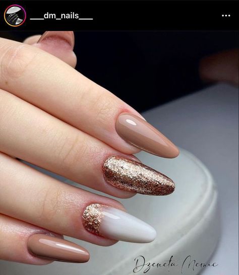 Milky White And Brown Nails, Milky Gold Nails, Nude Gold Nail Designs, Milky Brown Nails, Elegant Nails Brown, Aesthetic Brown Nails, Brown Gold Nails, Milky Nude Nails, Acrylic Nails Brown