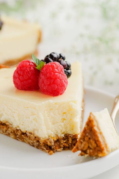 Eggless Cheesecake - Extra Creamy With Gluten-free Option - Texanerin Baking Egg Free Cheesecake Recipe, Eggless Cheesecake, Gluten Free Cheesecake Recipes, Dairy Snacks, Cheese Cake Filling, Homemade Graham Cracker Crust, Healthy Cheesecake, Cream Cheese Desserts, Homemade Graham Crackers