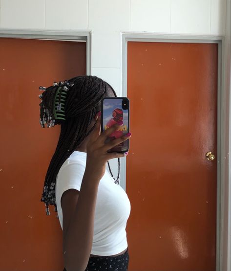 Claw Clip On Short Braids, Fulani Braids Claw Clip, Hairstyles For Back To School Black, Claw Clip Braid Hairstyles, Braid Claw Clip Hairstyles, Claw Clip With Braids, Braids With Claw Clip, Claw Clip Hairstyles Braids, Braids Claw Clip