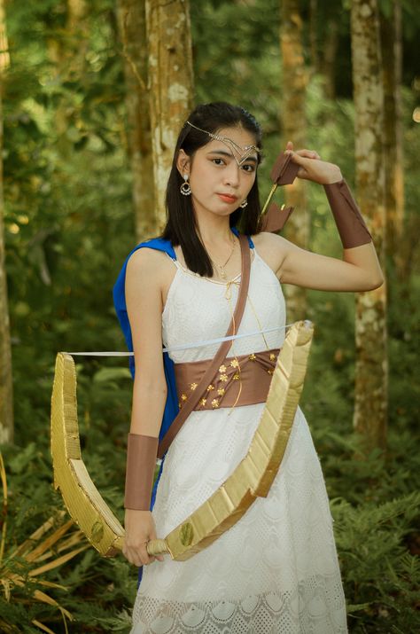 Artemis Diy Costume, Artemis Goddess Outfit, Artemis Cosplay Goddesses, Artemis Halloween Costume, Artemis Costume Goddesses, Hestia Goddess Costume, Greek Mythology Cosplay, Artemis Goddess Costume, Greek Mythology Outfits