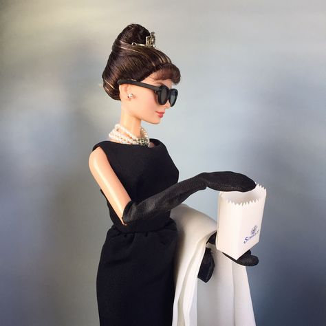 https://flic.kr/p/GBvnt9 | Breakfast at Tiffany's Audrey Hepburn Barbie, Audrey Hepburn Breakfast At Tiffanys, Audrey Hepburn Style, Breakfast At Tiffany's, Breakfast At Tiffanys, Barbie Collection, Mattel Barbie, Barbie World, Barbie And Ken