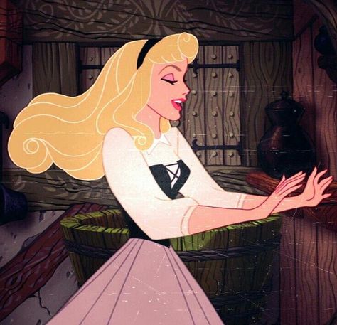 Old Disney Movies, Sleeping Beauty 1959, Disney Princess Aurora, Disney Icons, Disney Sleeping Beauty, Princess Aurora, Disney Favorites, Old Disney, Disney Aesthetic