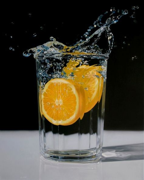 At first glance, these beautiful still life images seem like photographs. In reality, they are actually hyperrealistic paintings by artist Jason de Graaf. Maus Illustration, Hyperrealism Paintings, Hyperrealistic Art, Hyper Realistic Paintings, Realistic Oil Painting, Glass Of Water, Life Paintings, Realistic Paintings, Realism Art