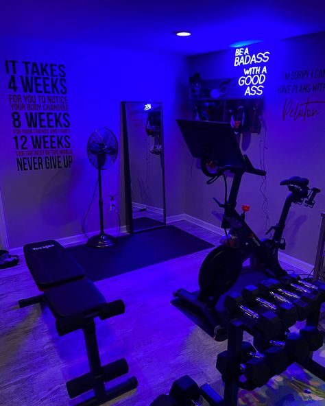 Peloton Basement Gym, Mini Gym Room At Home, Workout Setup At Home, Gym In Room Ideas, Home Gym Inspo Garage, Small Fitness Room Ideas, Mini Gym At Home Ideas Garage, Gym At Home Decor, Peloton Gym Room