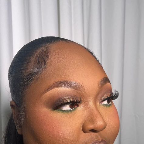 Emma Lagunas on Instagram: "The green undereye baby😮‍💨 eats every time 😍 #lamua #theemmaeffect #lamakeupartist" Green Undereye Makeup, Under Eye Makeup, Baby Eating, Makeup Looks, Makeup, Green, On Instagram, Quick Saves, Instagram