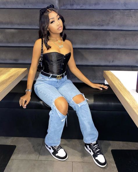 Cute Birthday Outfits Black Women Pants, Bra And Tights Outfit, Simple Bday Outfit Ideas, Casual 18th Birthday Outfits, Baddie Casual Birthday Outfit, Corset And Jordans Outfit, 18th Birthday Casual Outfit, Black Women Corset Outfit, Cute Casual Outfits For Dinner