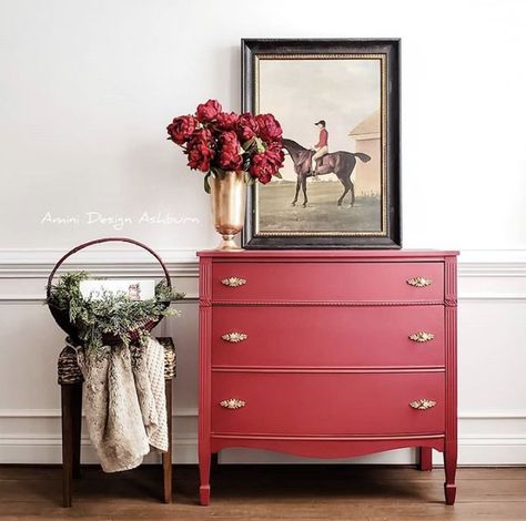 Cranberry red painted dresser with chalk style furniture paint Red Wall Paint, Red Painted Furniture, Red Dresser, Bold Interior Design, Dresser Painted, Red Furniture, Country Chic Paint, Vintage Style Rugs, Painted Dresser