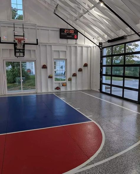 Garage With Entertainment Area, Garage Sport Court, Garage Hangout Ideas, Extra Garage, Barn Gym, Party Garage, Garage Hangout, Gym House, Indoor Sports Court