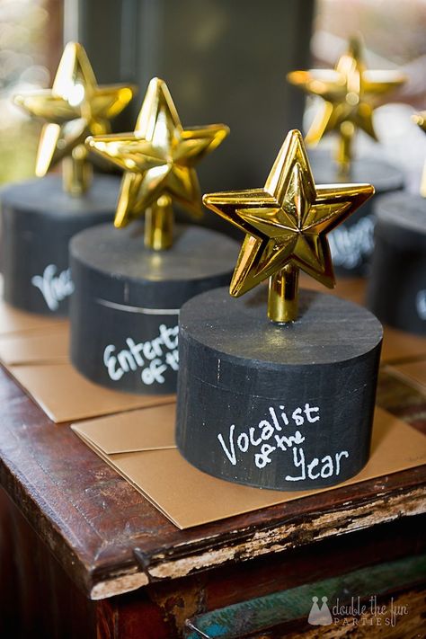 Country Music Awards Karaoke Party                                                                                                                                                                                 More Karaoke Party Favors, Karaoke Night Ideas, Music Party Ideas, Dance Theme Ideas, Fun Centerpieces, Cruiser Ship, Festa Rock Roll, Bolo Musical, Pop Star Party