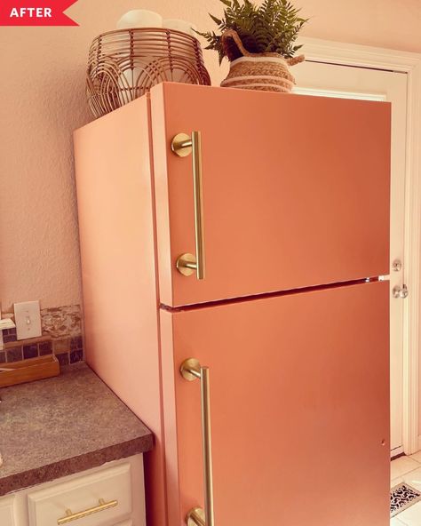 Diy Retro Fridge, How To Paint A Fridge Diy, Stove Makeover Diy, Retro Fridge Kitchen Ideas, Gold Fridge Handles, Fridge Handle Makeover, Navy Refrigerator, Fridge Painting Ideas, Microwave Makeover