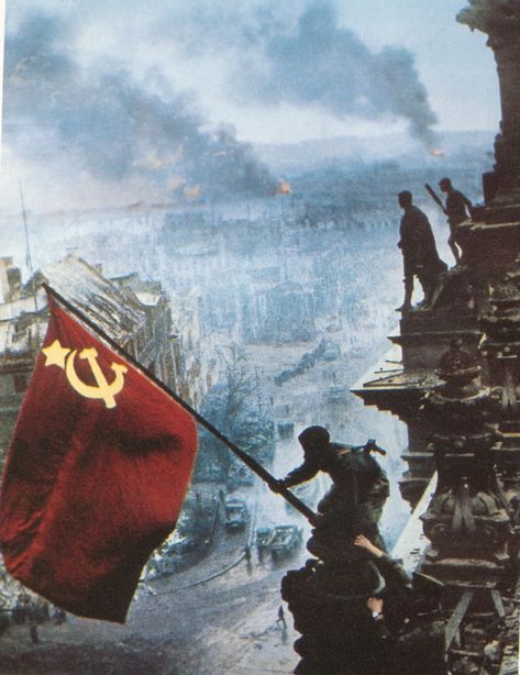 Soviet Union Flag, Ww2 Propaganda Posters, Ww2 Soldiers, Hammer And Sickle, Propaganda Art, Russian History, Propaganda Posters, Red Army, Soviet Union