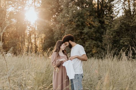 Man and woman forehead to forehead smiling holding up a white baby onesie in front of them Onsie Announcement Pregnancy, Pregnancy Announcement With Onesie, Onsie Announcement, Sonogram Pregnancy Announcement, Family Baby Announcement, Pregnancy Announcement Pictures, Announcement Pictures, Announcement Photoshoot, Baby Pregnancy Announcement