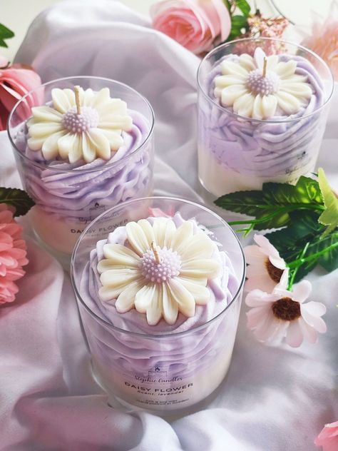 Candles For Wedding Gifts, Spring Candle Ideas, Cute Candle Ideas, Lavander Candle, Wrap Candle, Candles With Flowers, Candle With Flowers, Pretty Candles, Candle Making Recipes