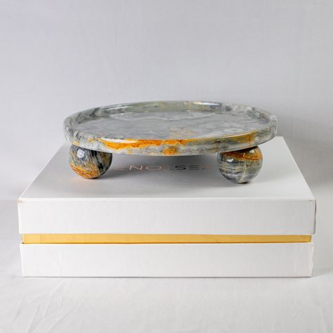 Round Marble Tray, Marble Serving Trays, Marble Plates, Interior Design Games, Round Serving Tray, Onyx Marble, Marble Tray, Marble Surface, Serving Drinks