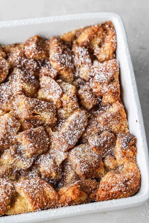 The best French toast casserole is a delightful blend of soft, custardy bread infused with rich vanilla and a hint of cinnamon, topped with a sweet, crunchy crust. Ready in under an hour, this casserole transforms your morning with its warm, inviting aroma and mouth-watering taste. Soups Chicken, Brioche French Toast Casserole, Banana Blueberry Oatmeal Muffins, Cinnamon French Toast Bake, French Toast Casserole Easy, Chicken Soups, Bread Pudding Easy, Delicious French Toast, Casserole Chicken