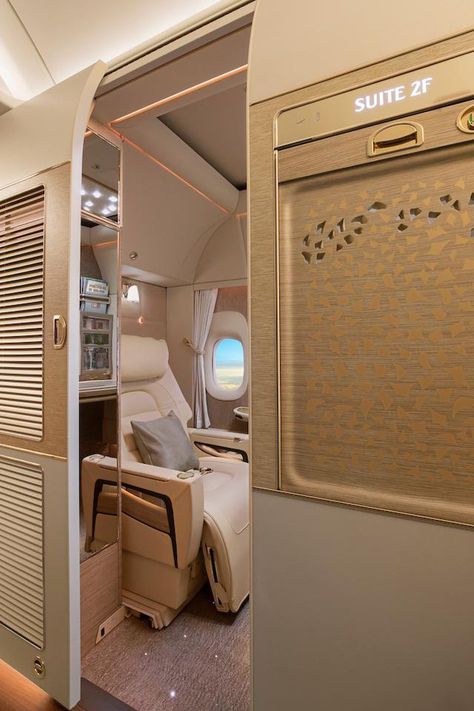 Class Bedroom, First Class Plane, Jets Privés De Luxe, Private Jet Interior, Plane Seats, Jet Privé, Flying First Class, First Class Seats, First Class Flights