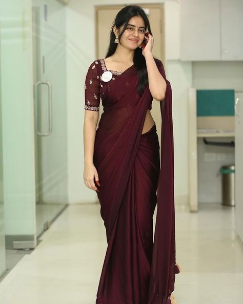 Wine Saree, Red Blouse Design, Red Saree Blouse, Simple Saree Designs, New Saree Blouse Designs, Regular People, Fashionable Saree Blouse Designs, Fancy Sarees Party Wear, Saree Blouse Patterns