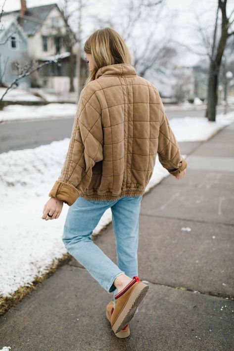 FIVE SPRING JACKETS I WEAR ON REPEAT | A light fleece. A cute Dolman jacket. An oversized hoodie. An anorak parka...Vuori, Gap, Free People...These are the 5 spring jackets I wear on repeat. | #TheMomEditStyle #SpringJackets #WomensJackets #WomensSpringJackets2022 #LightJacketWomen #Hoodie #FleecePullover #AnorakParka #OversizedHoodie #FreePeople #Gap #VuoriClothing #ZipUpJacket #CinchJacket #DolmanJacket Dolman Free People Jacket, Free People Coats & Jackets, Free People Fall Outfits 2023, Free People Hit The Slopes Fleece Jacket, Fall Outfit With Jacket, Dolman Quilted Knit Jacket Outfit, 2023 Fall Jackets, Autumn Jacket Women 2023, Mom Weekend Outfit Fall