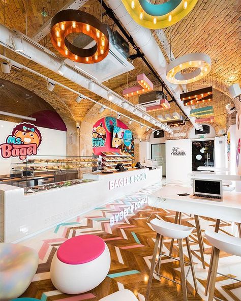 Donut Shop Interior Design, Donut Shop Interior, Boutique Patisserie, Donut Store, Doughnut Shop, Home Bar Design, Bagel Shop, Home Bar Designs, Bakery Design