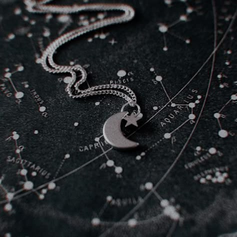 Moon Necklace Aesthetic, Black Mage, Necklace Aesthetic, Kids Hero, Moon Aesthetic, The Pretty Reckless, Princess Luna, Harry Potter Aesthetic, Luna Lovegood