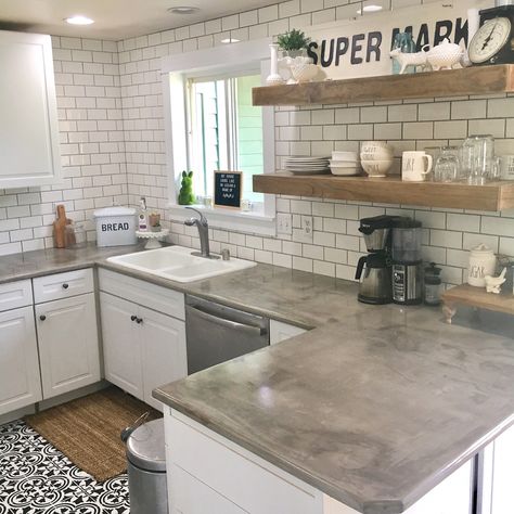 The Problem With Concrete Countertops That No One Talks About - Pros & Cons of Concrete Countertops Door Remodel, Cheap Kitchen Countertops, Trendy Farmhouse Kitchen, Countertops Wood, Kitchen Makeovers, Kabinet Dapur, Loft Ideas, Concrete Counter, Interior Vintage