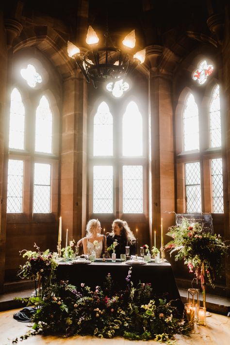 Modern Fantasy Wedding, Castle Wedding Ideas, Castle Themed Wedding, Midevil Wedding Aesthetic, Wedding In Castle Decoration, Medevil Wedding Theme, Medieval Castle Wedding, Modern Medieval Wedding, Dnd Inspired Wedding