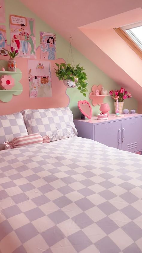 Colorful Retro Apartment, Soft Room, Funky Bedroom, Pink Dorm, Pastel Room Decor, Gallery Wall Bedroom, Preppy Beach, Aesthetic Preppy, Future Room