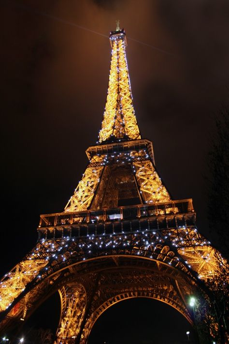 Favorite vacation I'll never go on! Eiffel Tower Lights, France Eiffel Tower, Paris Pictures, Paris Photo, Night Photos, Paris Eiffel Tower, Paris Travel, Beautiful Buildings, Places Around The World