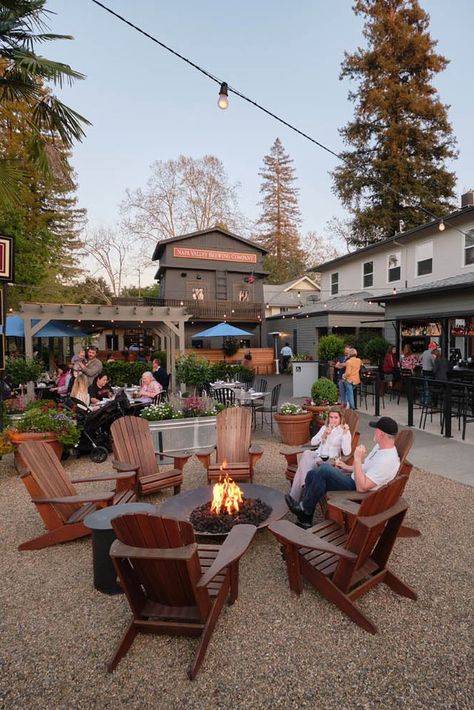 Outdoor Beer Garden Design, Brewery Outdoor Space, Home Beer Garden, Outdoor Brewery Patio, Craft Brewery Aesthetic, Beer Garden Aesthetic, Cozy Brewery, Brewery Design Interior, Brewery Vibes