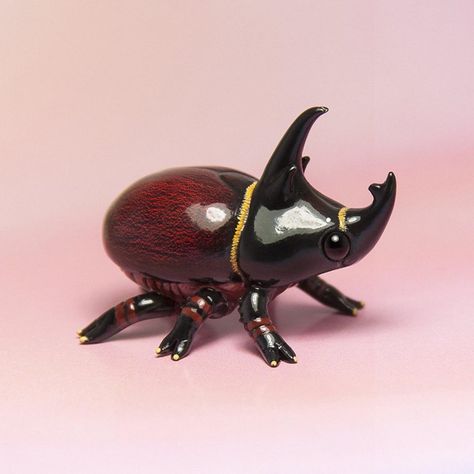 Art Class Clay Projects, Cute Bug Art, Bug Ceramic, Bug Sculpture, Mini Tela, Armadura Cosplay, Cool Bugs, Ceramic Art Sculpture, Bug Art