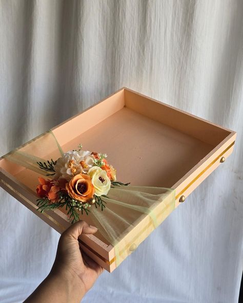 Our readymade trays collection for the upcoming wedding season ! Simply effortless packing These can be customized into any colour of choice #trousseaupackaging #trousseautrays #packingtrays #trousseaupackingservices #weddingdecor #weddingpackaging #engagementpacking #clothespackaging #giftspacking #trousseau #trousseaumariee #indianwedding #bigfatwedding Shagun Tray Decoration, Trays For Wedding Gifts, Diwali Trousseau Packing, Gift Tray Decoration Ideas, Trousseau Packing Ideas Trays, Dress Packing Ideas Gift, Tray Packing Ideas, Wedding Hamper Ideas, Wedding Tray Decoration Ideas