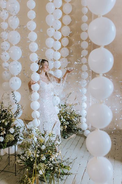 Linking balloons, 33 cm, white (1 pkt / 20 pc.) White Party Decorations Outdoor, On Cloud Nine Wedding Theme, Elegant Balloon Decor, Pearl Birthday Theme Decoration, Balloon Arch Wedding Receptions, Wedding Projector Ideas Receptions, Bridal Shower Balloon Ideas, Balloon Wall Wedding, Wedding Ideas With Balloons