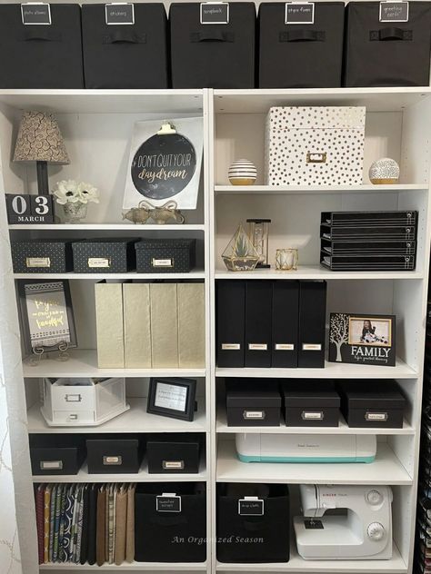 Home Office Bookshelf Organization, Office Room Shelves, Organize Office Shelves, Office Cubby Organization, Office Bookshelf Organization Ideas, Office Room Organization, File Organization Ideas Home, Shelf Organization Ideas Office, Bookshelf Organizing Ideas