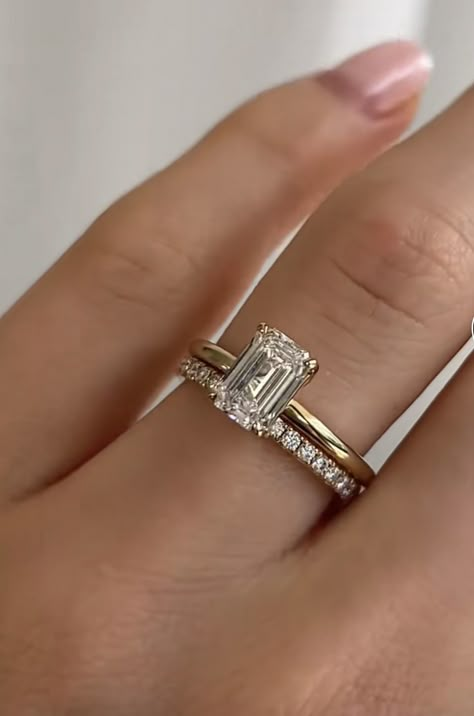 Rectangle Diamond Ring Engagement, Rectangle Wedding Rings, Rings Engagement Gold, Celebrity Wedding Rings, Engagement Ring Stack, Wedding Rings Emerald Cut, Cute Engagement Rings, Future Engagement Rings, Dream Wedding Ideas Dresses