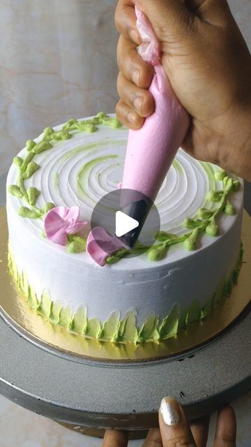 Cake Reels, Simple Cake Design, Icing Cake Design, Simple Birthday Cake Designs, New Cake Design, Tårta Design, Cake Design Tutorial, Cookie Cake Designs, Cake Decorating Flowers