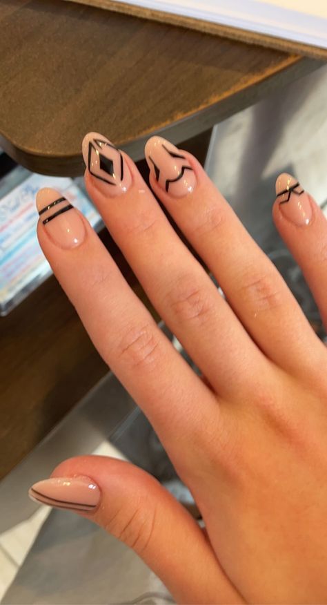 Beige anime nail design jujutsu kaisen Anime Short Nail Designs, Anime Nails Art Ideas, Anime Design Nails, Sukuna Nails Acrylic, Sukuna Nails Short, Sukuna Nail Ideas, Anime Theme Nails, Sukuna Inspired Nails, Anime Short Nails