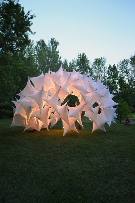 Students of Ball State Construct Parametric Tensegrity Structure for Local Art Fair Serpentine Gallery Pavilion, Tensegrity Structure, Temporary Architecture, Tensile Structures, Pavilion Architecture, Temporary Structures, Parametric Architecture, Parametric Design, Zaha Hadid Architects