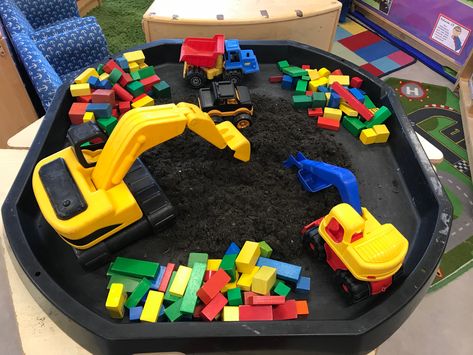 EYFS simple building and balance construction tuff spot Small World Eyfs Ideas, Easy Tuff Tray Ideas, Sand Tray Ideas Eyfs, Tuff Tray Ideas Toddlers, Tuff Tray Ideas, Outdoor Activities For Toddlers, Nursery Classroom, Tuff Spot, Toddler Painting