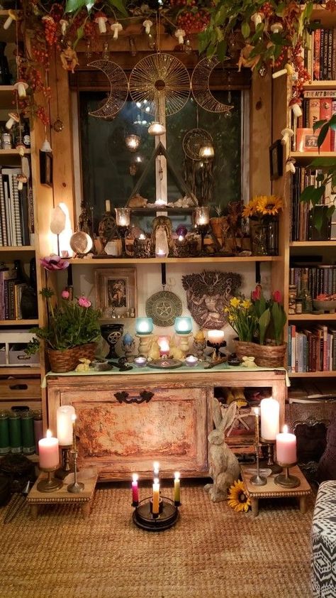 Psychic House Aesthetic, Dark Green Academia Aesthetic Bedroom, Earthy Witch Bedroom, Witchy Apartment Bedroom, Spiritual Themed Bedroom, Maximalist Earthy Decor, Witchy Walk In Closet, Esoteric Interior Design, Witchy Apartment Living Room