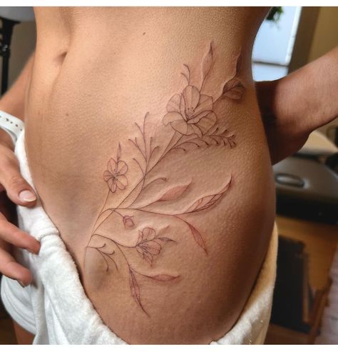 Tattoo From Waist To Thigh, Floral Pelvis Tattoo, Hip To Side Tattoos Women, Ivy Tattoo Ribs, Lower Stomach Hip Tattoo, Full Body Leaf Tattoo, Thigh Tattoos Women Not Flowers, Side Floral Tattoos Women, Big Dainty Tattoos