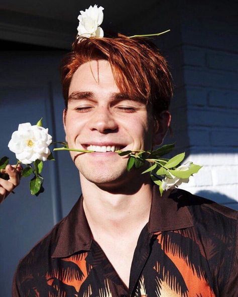 #Riverdale #KJApa Archie Andrews Riverdale, Gq Australia, Kj Apa, Archie Andrews, Vanessa Morgan, Veronica Lodge, Jughead Jones, Riverdale Cast, Betty Cooper