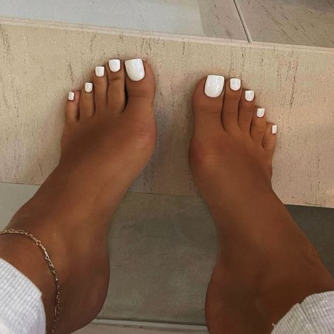 204Fashion on Twitter: "White | 204Fashion… " White Pedicure, Feet Nail Design, Foot Pedicure, Gel Toe Nails, Acrylic Toe Nails, Acrylic Toes, Toe Nail Color, Pretty Toe Nails, Gel Toes