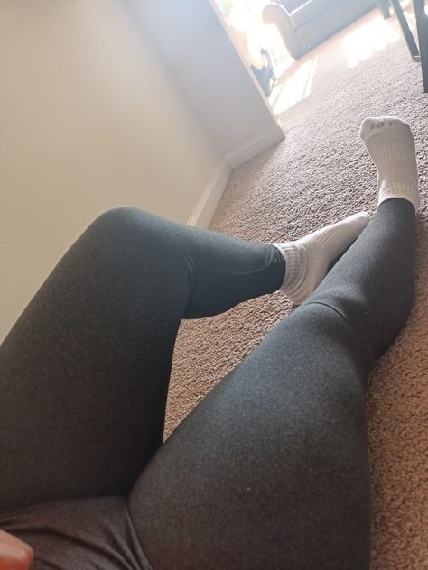 Black Leggings Aesthetic, Tights Outfits Leggings, Socks Over Leggings, Pedicure Pictures, Gym Pics, Black Leggins, Tights Outfits, Outfit Gym, Fitness Wear Outfits