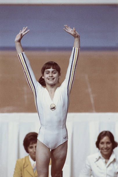 Nadia Comaneci Perfect 10, Nadia Comaneci, Gymnastics Poses, Gymnastics Photos, Gymnastics Team, Gymnastics Photography, Gymnastics Pictures, Olympic Gymnastics, Sport Gymnastics