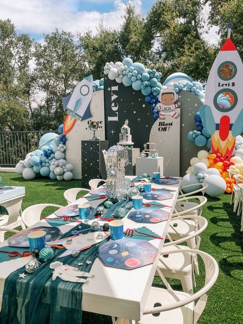 Reach Four The Stars Birthday Ideas, Out Of Space Birthday Party, Space Theme 1st Birthday Party, First Birthday Space, Space Themed Birthday Party, Theme Bapteme, Space Themed Birthday, Space Party Decorations, 2nd Birthday Party For Boys