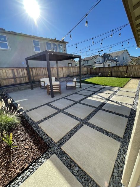 Diy Backyard Patio, Modern Backyard Landscaping, Backyard Renovations, Backyard Remodel, Backyard Inspiration, Modern Backyard, Patio Makeover, Backyard Inspo, Outdoor Decor Backyard