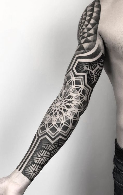 50 Fotos de tatuagens geométricas masculinas - Top Tatuagens Geometric Tattoo Sleeve Designs, Mandala Tattoo Sleeve, Geometric Mandala Tattoo, Geometric Sleeve Tattoo, Forearm Band Tattoos, Sacred Geometry Tattoo, Muster Tattoos, Geometry Tattoo, Ornamental Tattoo