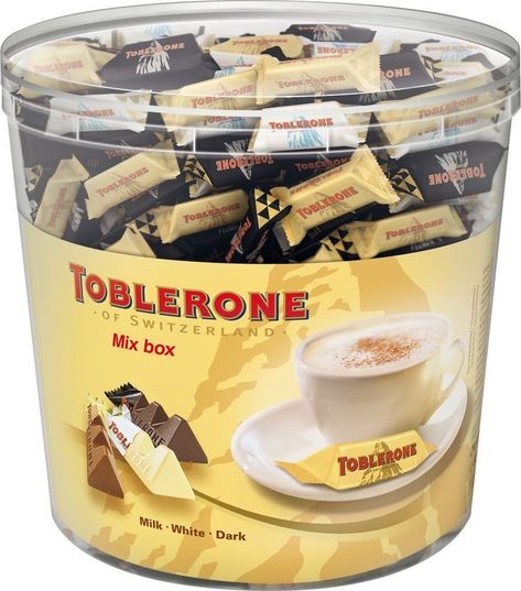 Chocolate Toblerone, Chocolate Lindt, Toblerone Chocolate, Junk Food Snacks, Grocery Foods, Food Obsession, Cafe Food, Interesting Food Recipes, Yummy Food Dessert