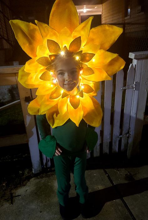 Diy Sunflower Headpiece, Wild Flower Costume, Homemade Flower Costume, Sunflower Costume Diy Women, Sunflower Costume For Women, Sun Costume For Kids, Sunflower Costume Diy, Sun Costume Diy, Sunflower Cosplay